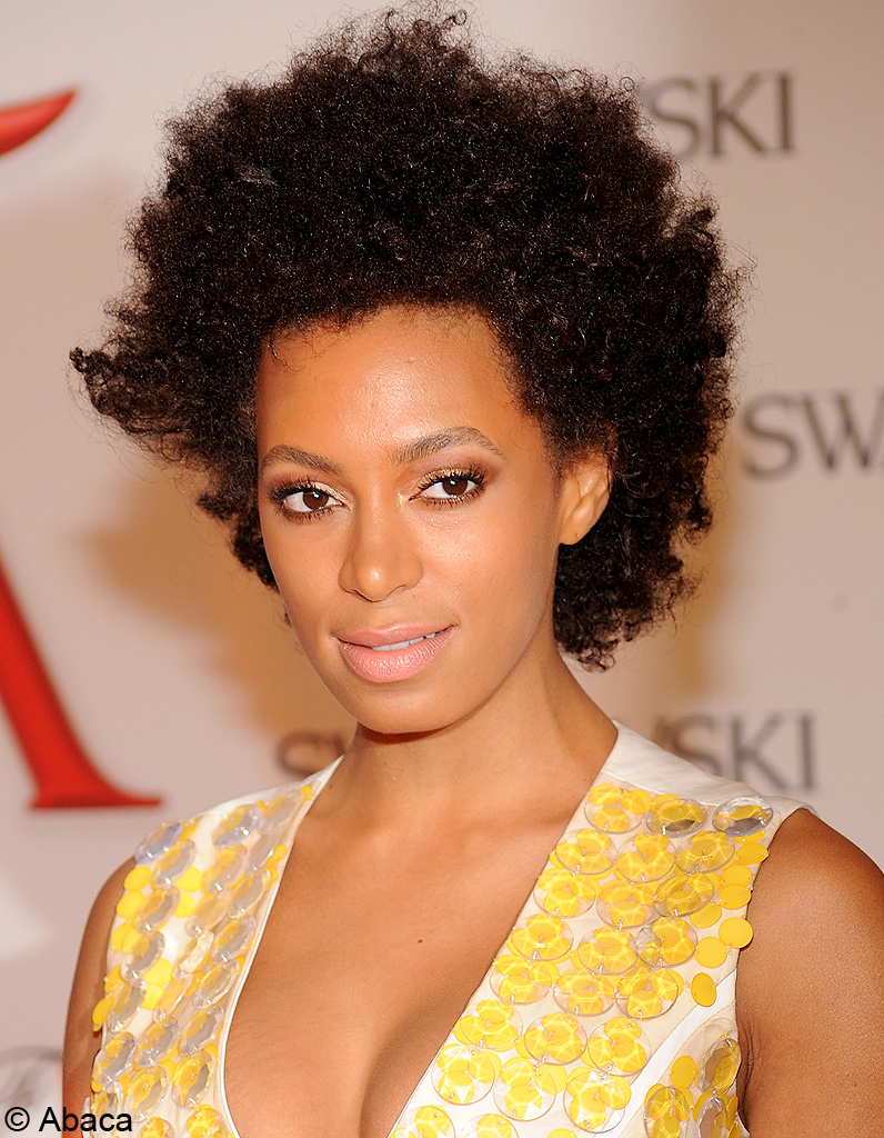 Cheveux bouclés afro - cheveux bouclés : tendance chez les stars - elle