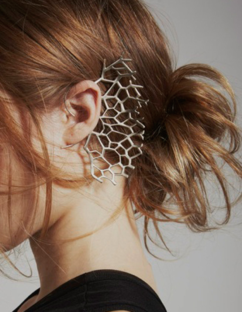Coiffure cheveux mi,longs avec accessoire