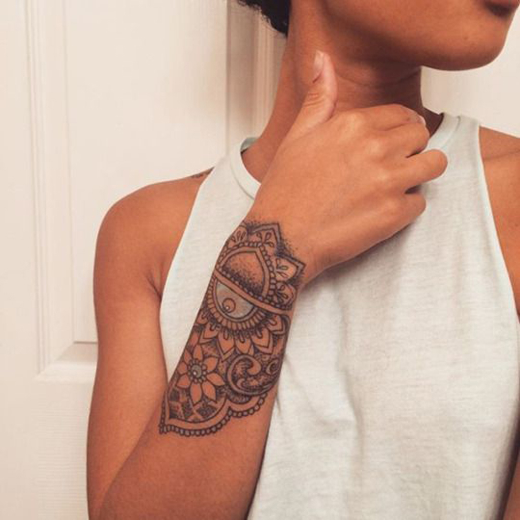 Tatouage mandala manchette