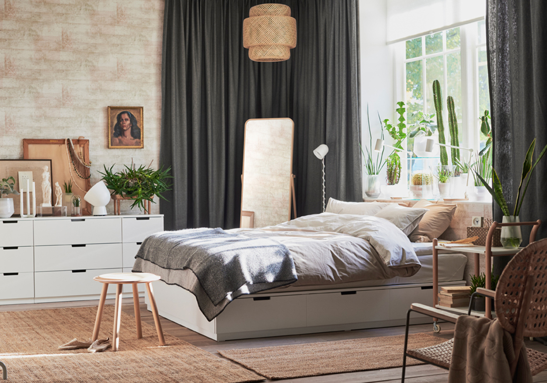 Achat Armoire enfant gris à prix discount Cette couleur à la fois passe-partout et toute douce sera harmonieuse aussi bien dans une chambre de fille que de garçon. En hêtre massif, c'est un lit bébé de belle qualité aux finitions parfaites dont le sommier peut se positionner suivant deux hauteurs différentes.