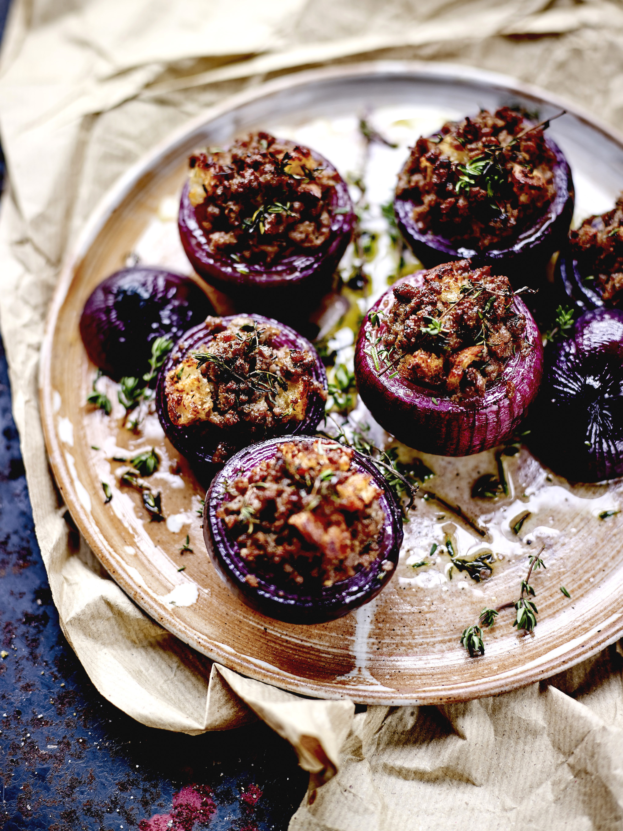 Oignons rouges farcis pour 4 personnes Recettes Elle à Table