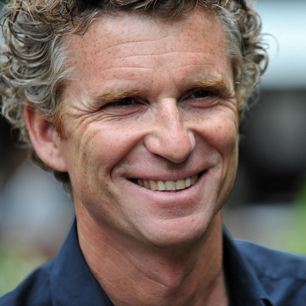 Koh-Lanta 2014 : Denis Brogniart confirme le retour - Elle