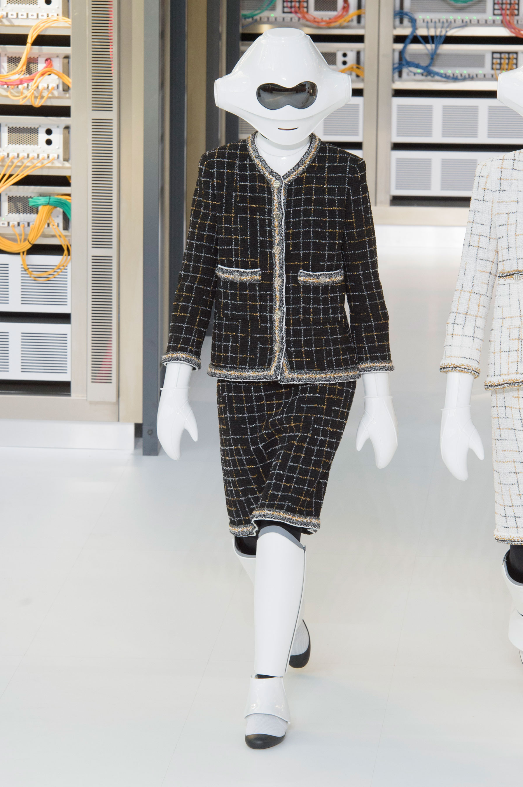 défilé chanel prêt à porter printemps été 2017 paris elle invitation images