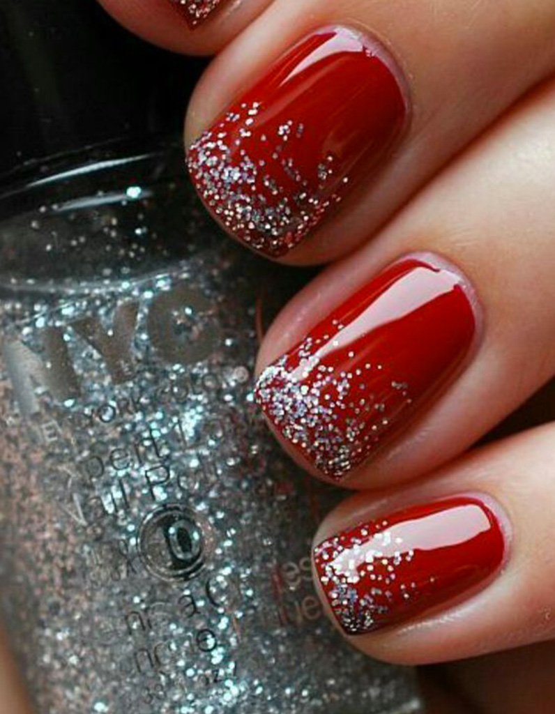 Manucure de Noël rouge pailleté Nail art Noël 30 idées de manucures pour déballer vos