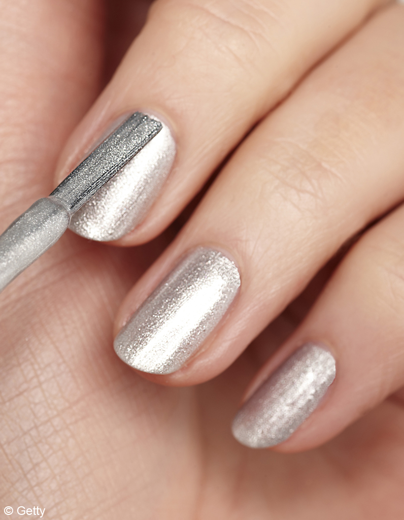 10 règles make up - Des ongles « gold » ou « silver », tu 10 règles make up - Des ongles « gold » ou « silver », tu