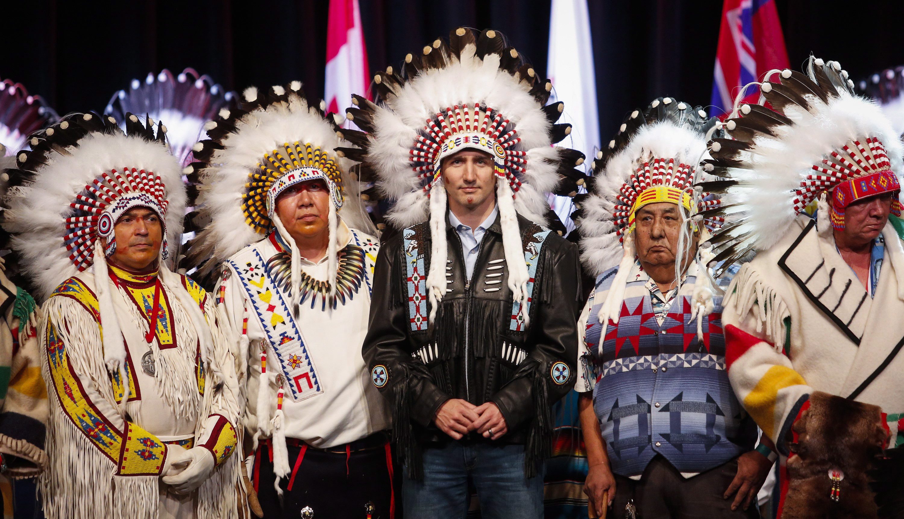 Какие народы коренные в северной америке. Индейцы Канады народы Канады. Канада индейцы алеуты. Северные индейцы Канады. Коренные жители Канады индейцы.